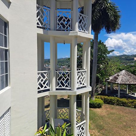 Ivory Tower Ocho Rios Apartment Exterior foto