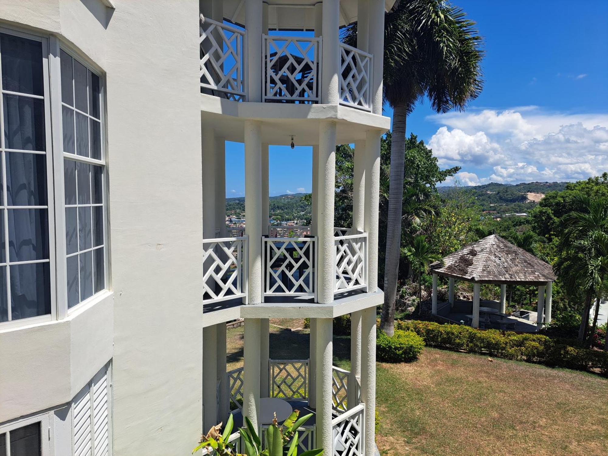 Ivory Tower Ocho Rios Apartment Exterior foto