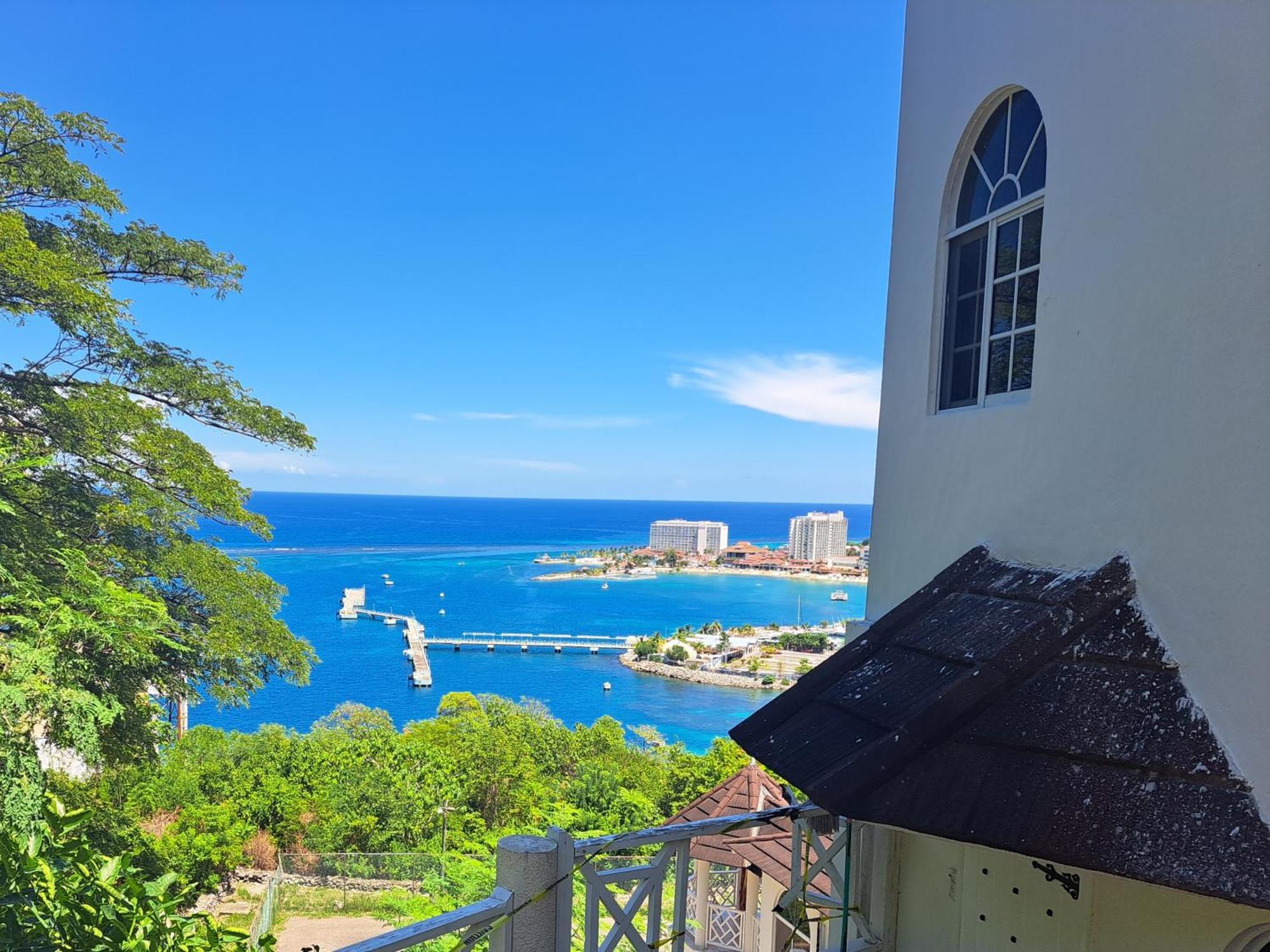 Ivory Tower Ocho Rios Apartment Exterior foto