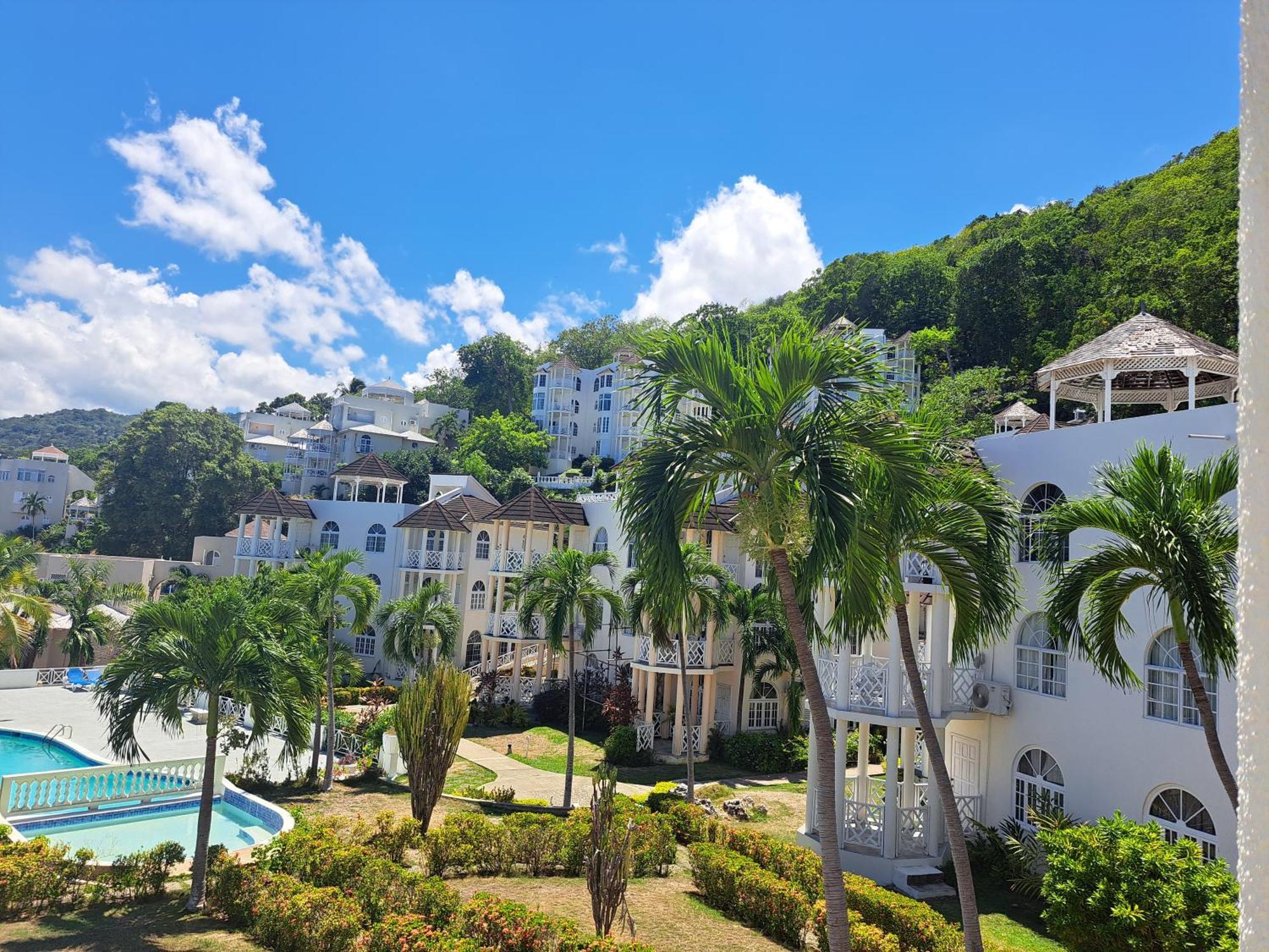 Ivory Tower Ocho Rios Apartment Exterior foto
